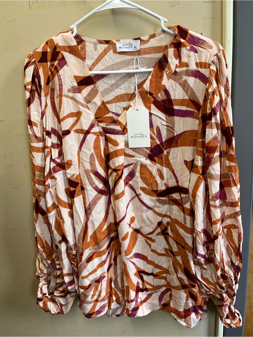 Rust Leaf Print V-Neck Women’s Top size large NWT
